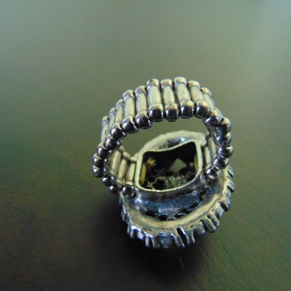 Costume Jewelry- oval ring with black Czech glass - Picture 7 of 12